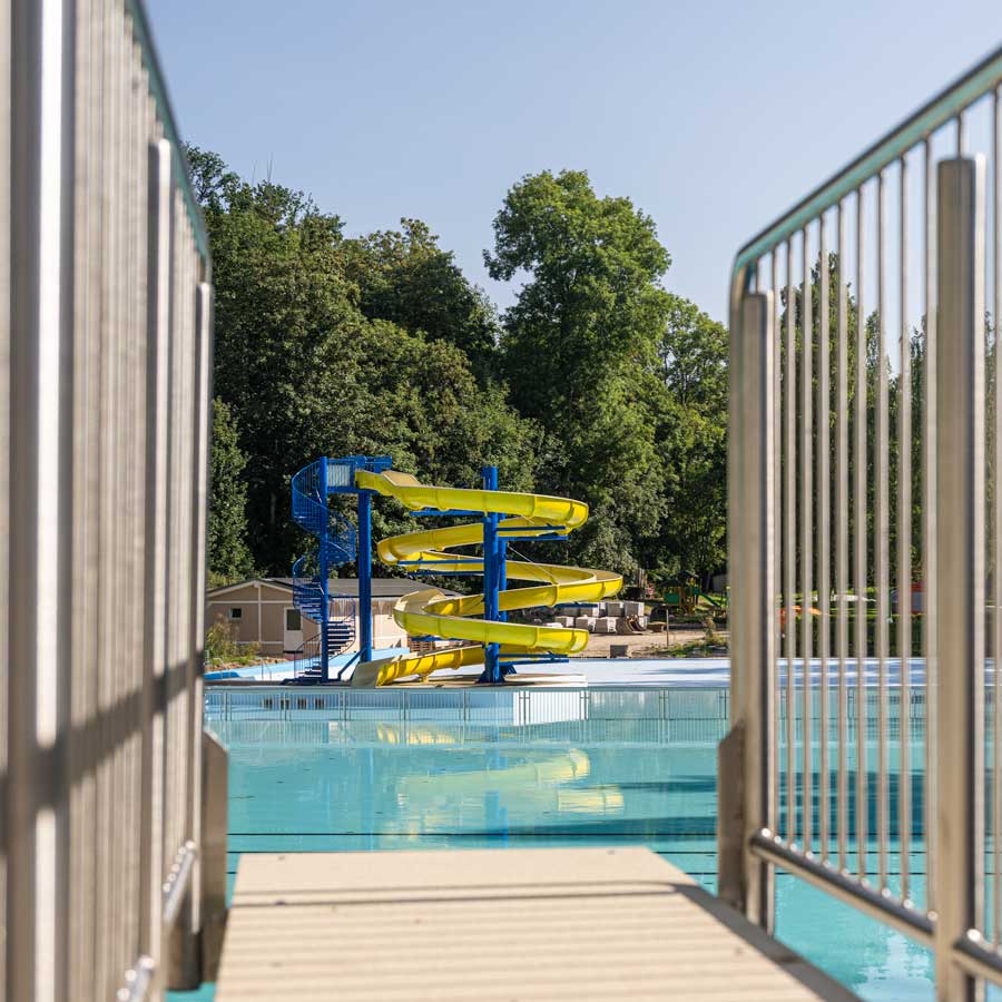 schwimmbad-rettungsschwimmer-dlrg Rettungsschwimmer in Rastenberg - Schwimmbad gesucht